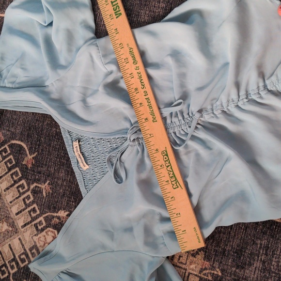 Abercrombie & Fitch small light blue ruched blouse - Picture 3 of 8